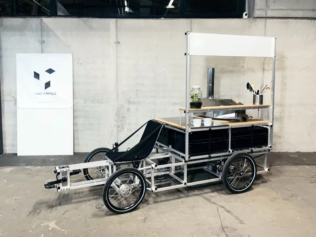 XYZ CARGO FOURWHEELER - Food Module - with counter and drawers