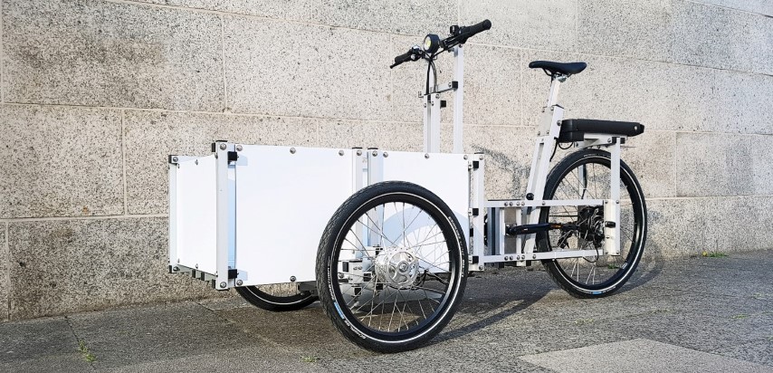 XYZ CARGO TRIKE - colored plates in white, black, yellow, red, etc